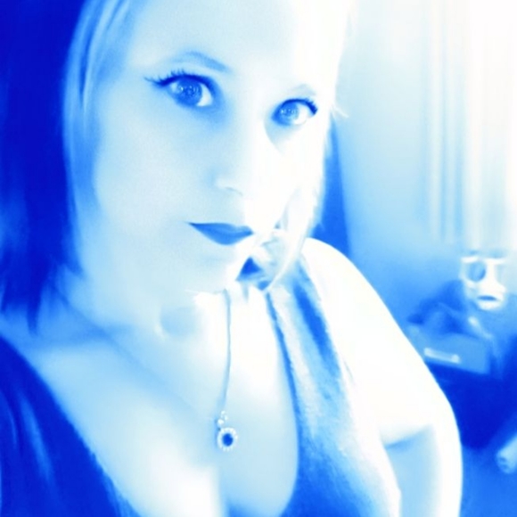 Meet your Posher, Monica - Picture 3 of 3